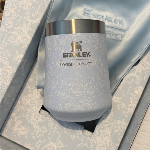 Stanley Toscana Toile Alpine Floral Wine Tumbler - Picture 2 of 6